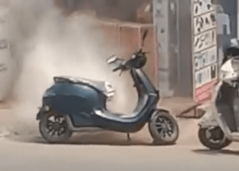 ola s1 catches fire in pune