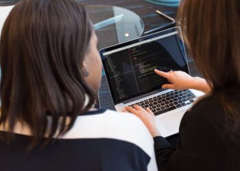 What is kotlin programming language and its features